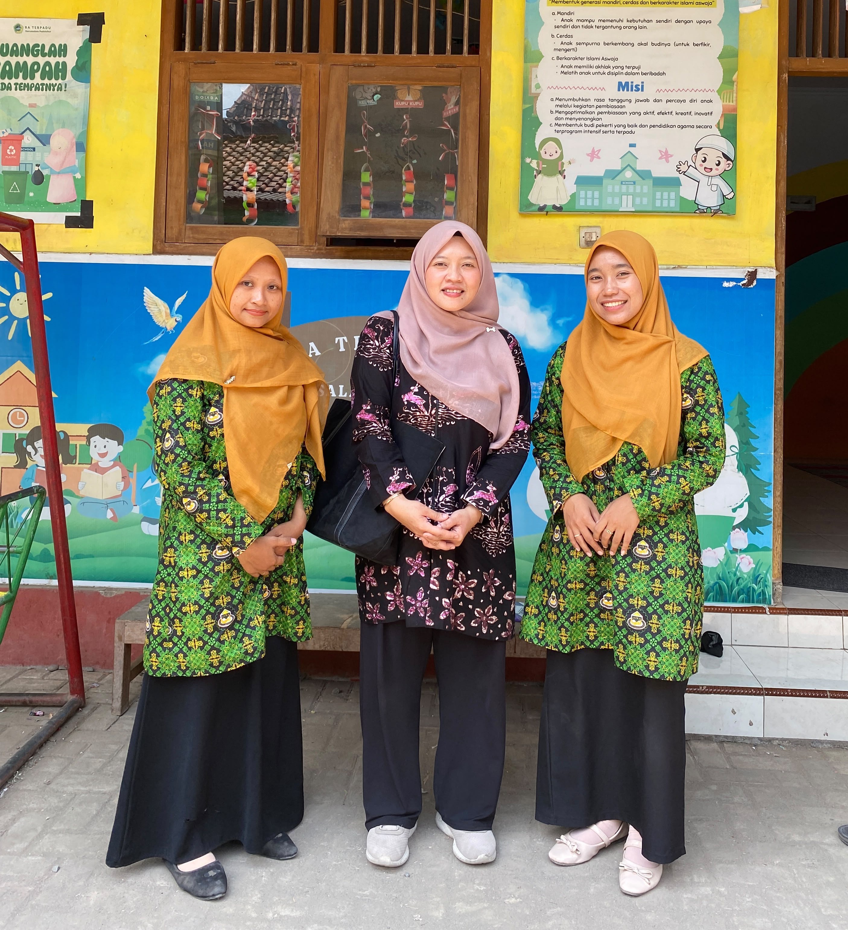 Dukung Inovasi Pembelajaran Anak, Dosen PAUD UMNU Kebumen Serahkan Buku Panduan Smart Jump di TK Bina Anaprasa 2